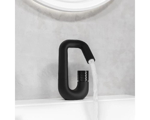 Смеситель для раковины Iddis Twist TWIBLBTi01 Черный матовый